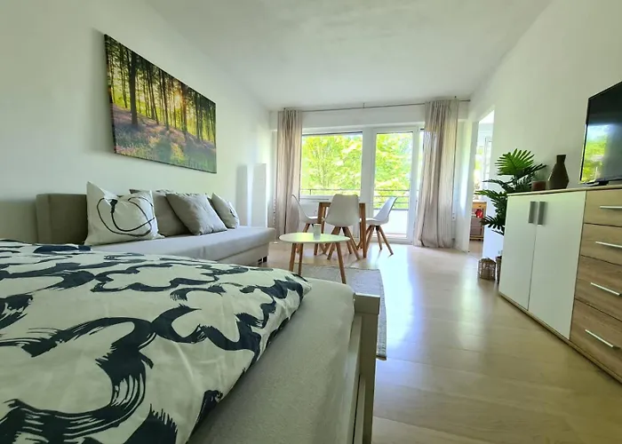 Gemuetliche Wohnung, Schnell In Koeln, Messe, Stadion & Phantasialand